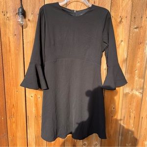 Lulu’s black dress